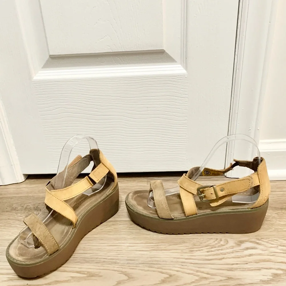 Y2k CAT Caterpillar Chunky Platform Sandals 8